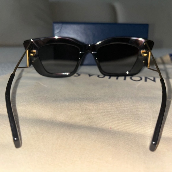 Louis Vuitton Sunglasses Black/Gold - Picture 3 of 8